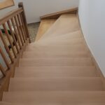 Rénovation par ponçage d’un escalier bois ancien et pose d’un vernis gel anti-dérapant Blanchon spécial escalier à Mulhouse proche Riedisheim