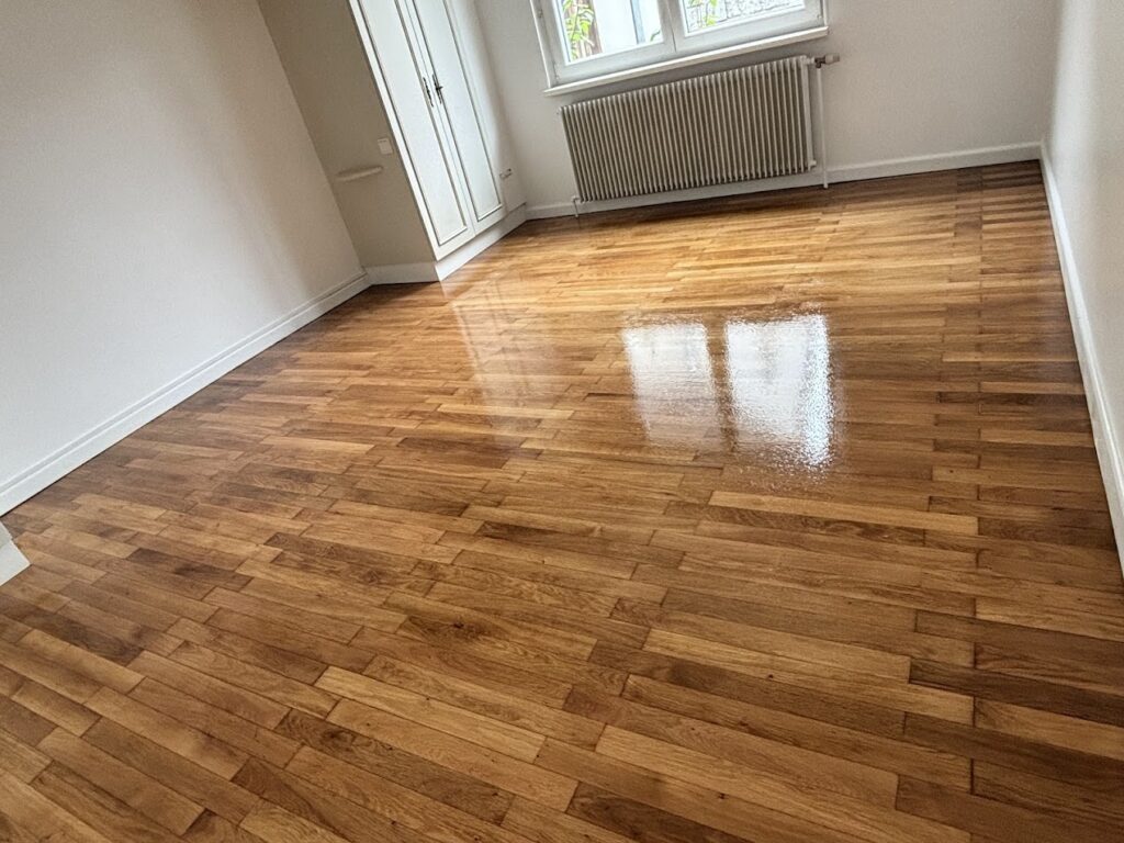 Ponçage parquet chêne et pose ragréage sur carrelage avant pose LVT à Bollwiller à côté de Kingersheim