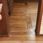 Rénovation d’un couloir par ponçage et vitrification d’un parquet ancien d’une maison alsacienne à Turckheim à côté de Colmar