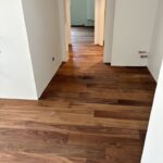 Rénovation de sol d’appartement et pose collée d’un parquet naturel huilé essence noyer sur sous-couche liège à Riedisheim près de Rixheim