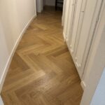 Fourniture et pose collée d’un parquet chêne bâton rompus huilé, grande largeur aspect bois chaud à Wintzenheim à côté de Colmar