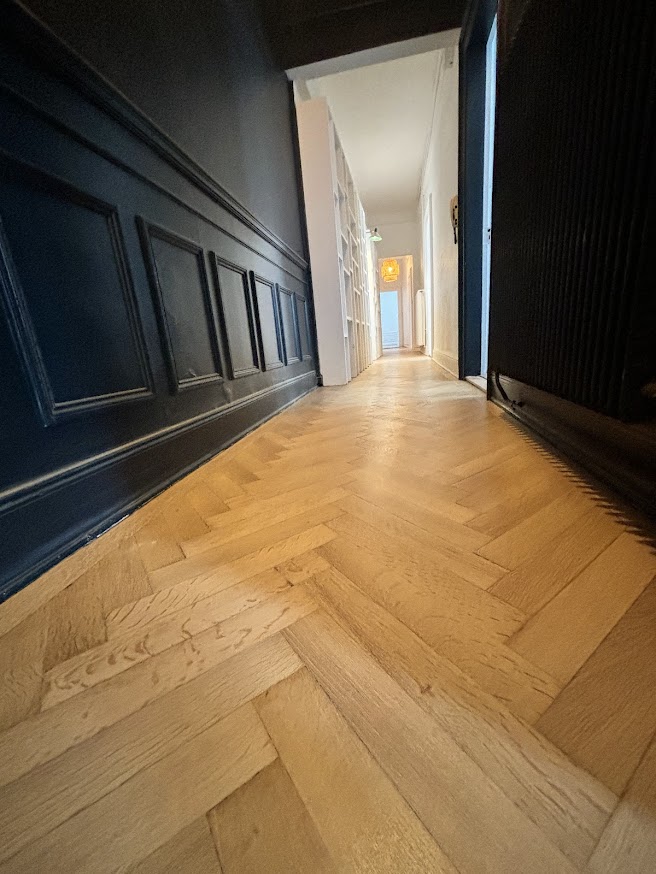 Rénovation par ponçage et vitrification de parquet massif vernis à Colmar Haut Rhin