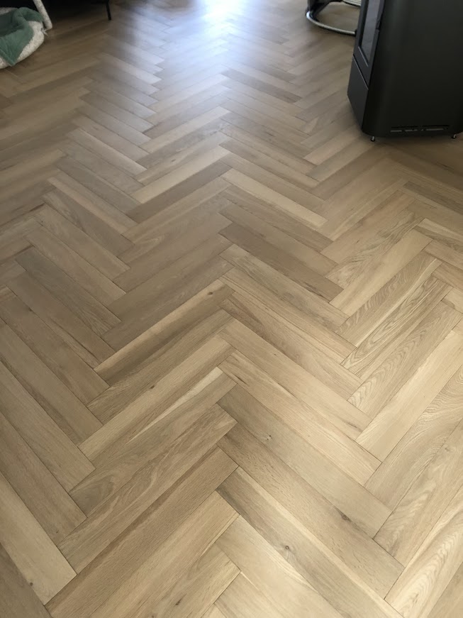 Parquet Chevron Posé Collé à Eguisheim Haut Rhin : Élégance et Durabilité