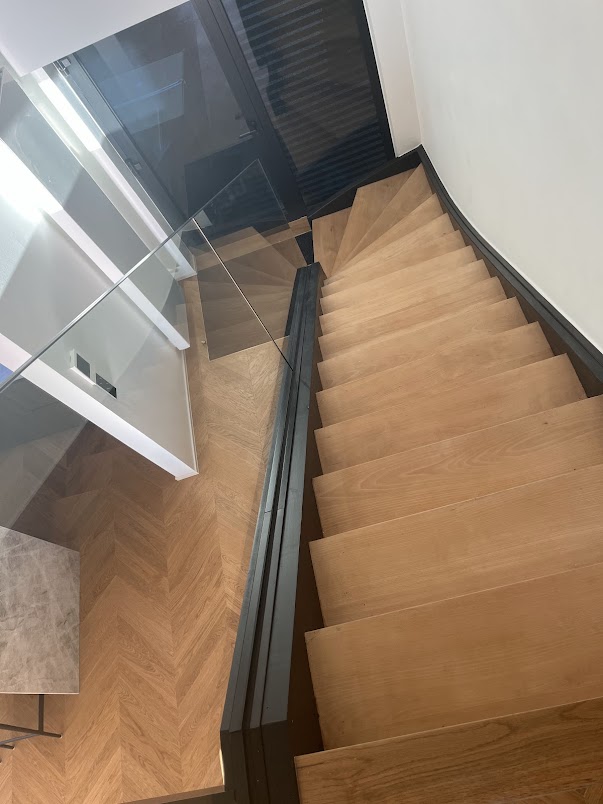 Rénover un escalier en bois : ponçage et protection Pallmann à Baldersheim Haut-Rhin Rénover un escalier en bois : ponçage et protection Pallmann à Baldersheim Haut-Rhin